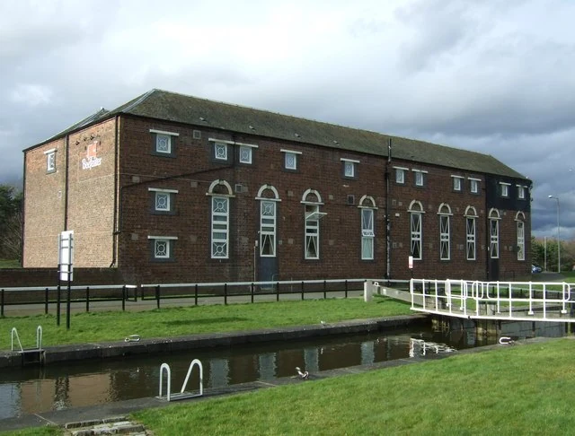 Beefeater public house beside the Forth and Clyde Canal