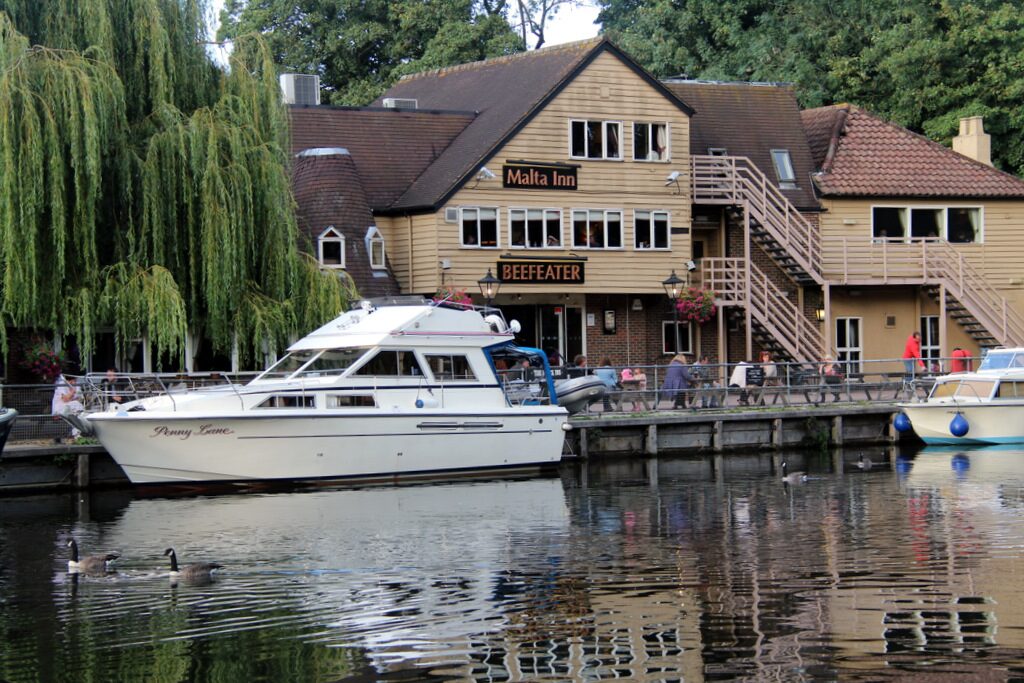 The Malta Inn pub beside Allington Lock in Kent in 2011